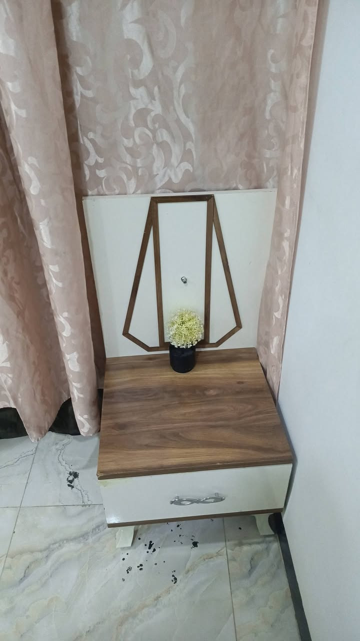 غرفه نوم ٥ قطع نظيفه السعر ٣٠٠ واتساب ***********

