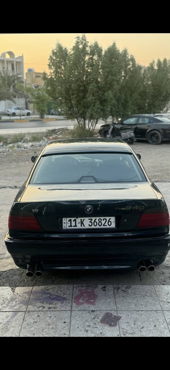 Bmw كاسح
735 موديل1996
السيارة كير جديد 
ومكينه نظيفه
تبريد ثلج
صدر امامي وخلفي وكاردن جديد
شاشه ومري قلاب وي البك 
الغرفة يحتاجلها ترتيب شي بسيط
مكاني الدورة ابو دشير 
السعر ٧٦ 
***********
