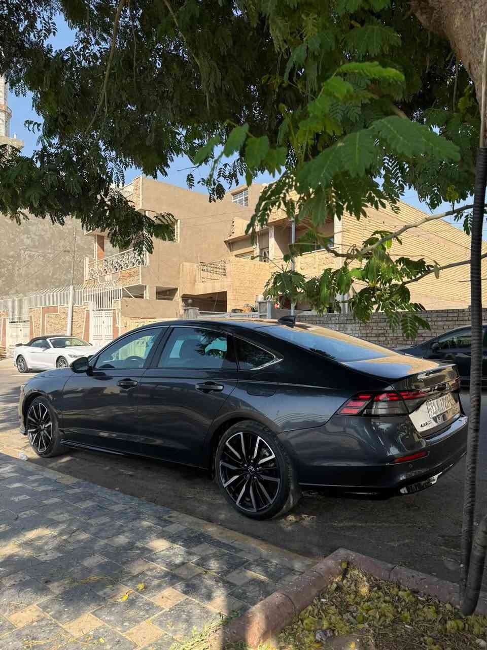 🚘 Honda Accord Touring Hybrid 2024 🇺🇸
🔥 Touring – اعلى فئه فل أوبشن

🔹 وارد أمريكي 🇺🇸

🔹 محرك 2.0 Hybrid

🔹 ماشية 51,000 كم

🔹 Head-Up Display (HUD) – داتا شو

🔹 تشغيل عن بُعد Remote Start

🔹 شاحن لاسلكي Wireless Charging

🔹 مقاعد جلد كهربائية

🔹 تبريد وتسخين المقاعد

🔹 فتحة سقف

🔹 شاشة وسطية كبيرة

🔹 Apple CarPlay & Android Auto

🔹 نظام صوت Bose Premium 🔊

🔹 كامرات ° وحساسات

🔹 رادار وأنظمة Honda Sensing

🔹 مثبت سرعة متكيف

🔹 Lane Keep Assist

🔹 Blind Spot Monitor

🔹 Keyless Entry + Push Start

🔹 إضاءة LED كاملة

🔹 جنوط Touring أصلية

🔹 فتحات تكييف خلفية مزدوجة ❄️

📌 حالة السيارة:

▫️ البنيد مبدل

▫️ الصندوق الخلفي مبدل

▫️ الشواصي والدواخل سليمة

▫️ الإيرباغات سليمة

الحادث بدون دواخل بدون ايرباك مواصل حتى للراديتر من تطلب الصور باوع عليه زين 

💰 السعر: 185 $ قابل للتفاوض

📍 بغداد

***********
