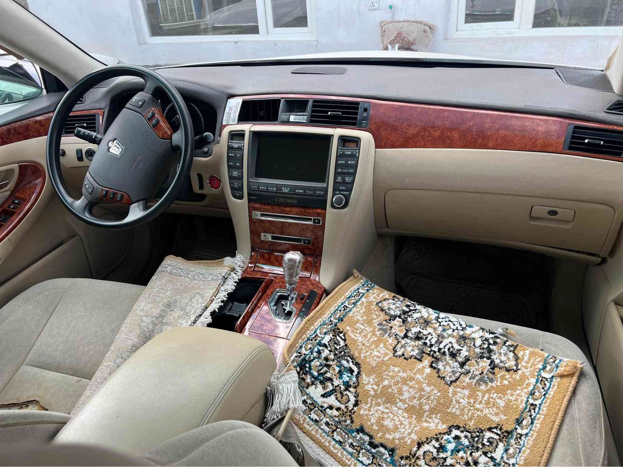 شاهينه ١٨٢ 
رؤيال 
ناوزره د 
بئ دوكه ل 
كؤددار
براوه يه 
به س شوين براوه ي بؤياغه 
كه فه رو سه قف و داروبه ردي به شه رته 
گيرومكينه توندو به ندي 
بريك 
ته بريد 
تكايه بؤ مه سروف پرسيار مه كه 
تامي يه ك ساغي نه دا نه ته ويت 
چوار تايه ي سفر ي له ژيره چركه ي تيدانيه 
كؤدي بؤ كراوه 
ساجي هيچ نه شكاوه 
له قوه تي خؤي بيزاره 
شوين قه لادزي 
*********** بشدار, السليمانية
