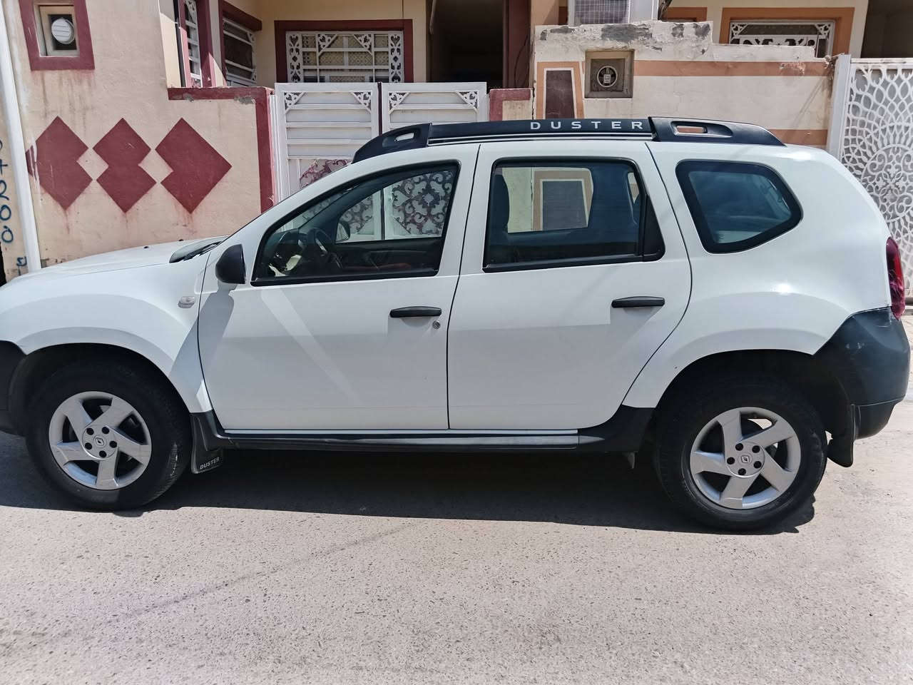 السلام عليكم. سياره داستر بيضاء موديل 2018 بغداد باسمي (مشروع وطني) يعني اي محافظة تتحول. المحرك2000 السعر 83 وبيه مجال. مكنها كربلاء الاتصال على الرقم ***********
