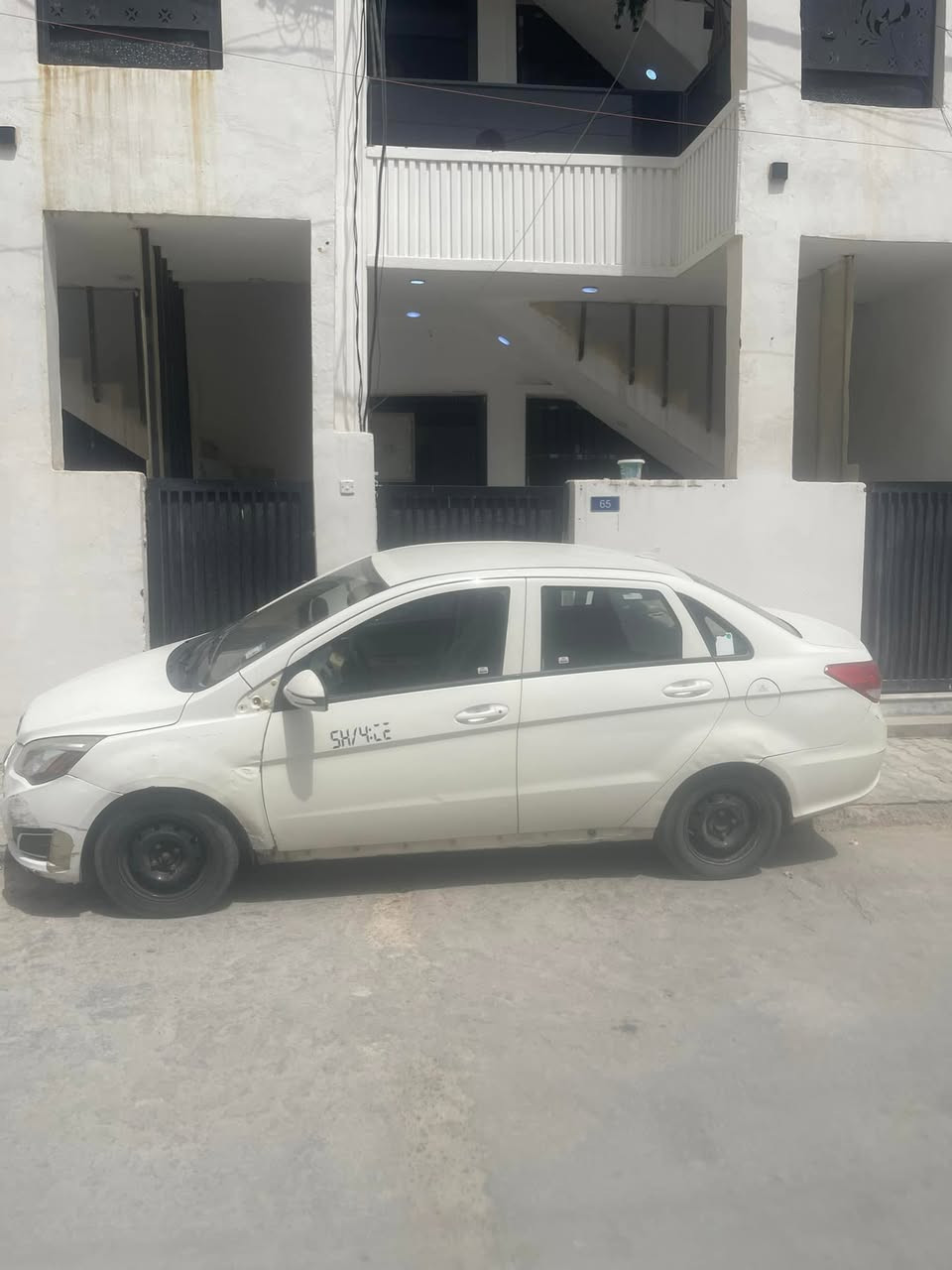 للايجار بيت طابق ارضي مساحة 105 متر غرفة نوم وغرفة اطفال في مجمع الجواد الغزالية خلف معمل الثلج للاستفسار الاتصال ***********

