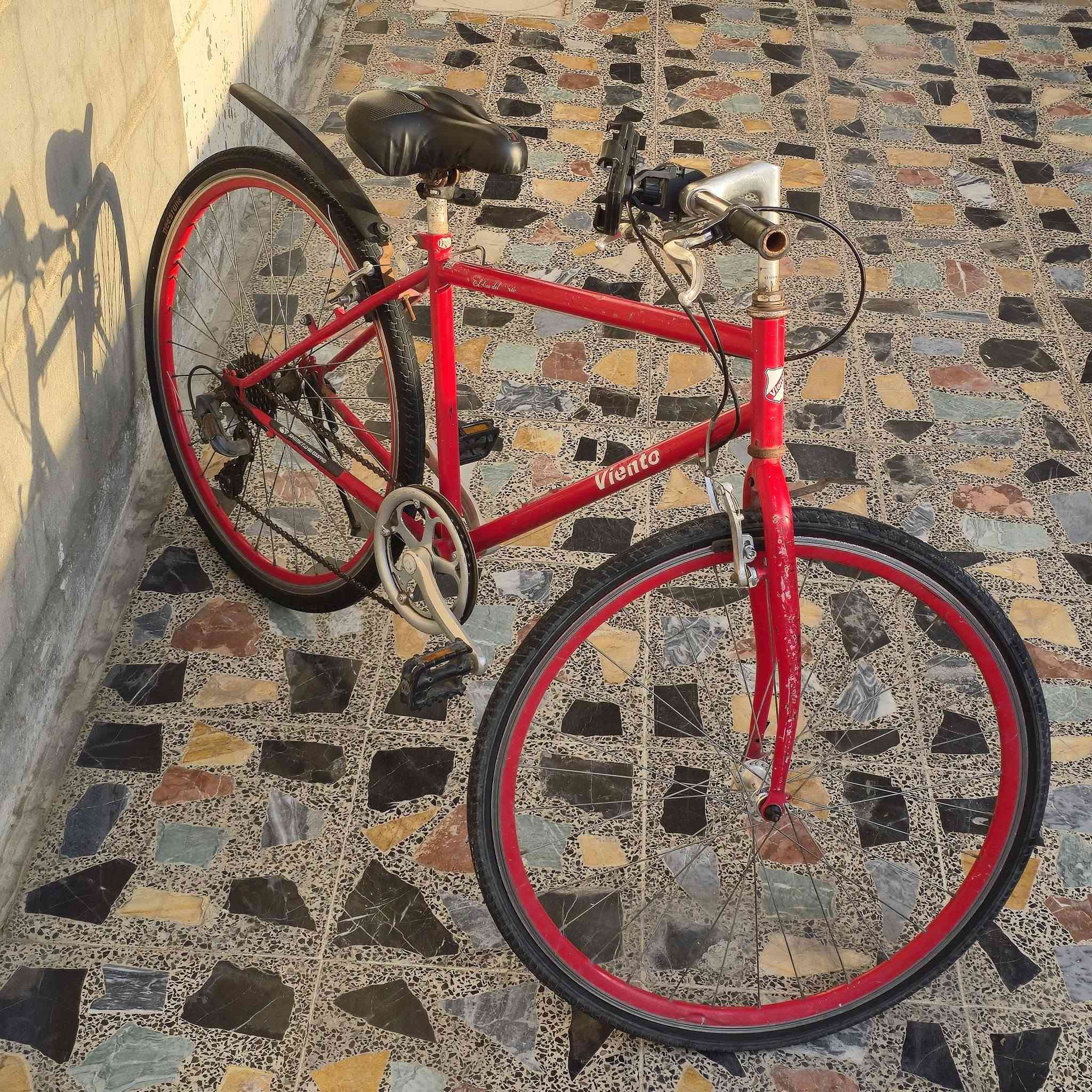 🚲 دراجة VIENTO للبيع

دراجة VIENTO بحالة جيدة جدًا، نظيفة ومستخدمة استعمال شخصي

🔴 لون أحمر مميز
⚙️ كير تبديل سرعات (٧ سرعات)
🛞 عجلات رياضية
🛑 فرامل أمامية وخلفية
🔧 الدراجة بحالة جيدة وتعمل بشكل طبيعي

💰 السعر: ١٥٠ ألف وبيها مجال بسيط
📩 للتواصل: ***********
