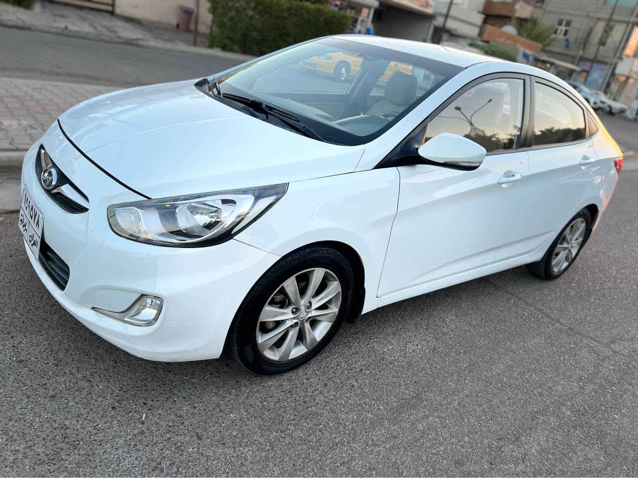 هۆندای ئەکسێنت ٢٠١٤ بئ بۆیاخ بئ دعم 
سەیارەکە وەک شەریکە ماوەتەوە تەنها ٩١ هەزار ڕۆیوە 
گێڕ و مەکینە بەشەرت یەک برخوی نەکراوەتەوە 
سەرف و بوخار و دەنگ و هەلمیشی نیە 
Abs
ناوزەرد 
ئاوینە ئیشارەت 
فۆلیوم 
تەنها سلاید نیە 
جەند تێبینیە وردی هەیە هیج تری نیە 
لە چەمچەماڵ 
تحویل بەشرت 
بەناو خۆمەوەیە 
لە چەمچەمال
***********

***********
Vip car for drive شمشمل, السليمانية
