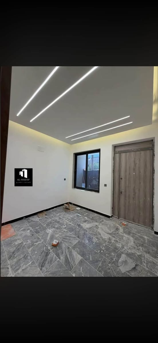 عروض مكتب الهدف للعقار المميزة
مشتمل للبيع  
بتصميم مميز بناء ب أعلى المواصفات  
📐 المساحة: 50متر  زيرو
📏 الواجهة:5م
♦️متكون من•  مدخلين استقبال ومطبخ وخدمات
• غرفتين  نوم في الاول سويت + غرفه ط.الثاني ايضا سويت
•خدمات عدد4
•♦️البيت ارضيه مرمر + ديكورات سقف منضومه كامرات + سبالت جميع الصحيات نضام التعليك 
📍 الموقع: البنوك – خلف الكنيسة 

الشركةمجازة رسمياً من غرفة تجارة بغداد.

***********

نص مكتوب في الصور:
- AL-HADAF الاستثمار العقاري
- AL HADAF
- AL-HADAF