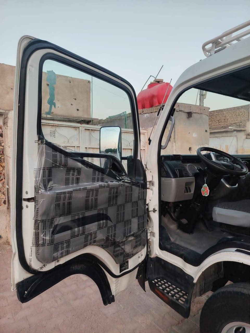 السلام عليكم كنتر23 محسن كويتي جاهزه سنويه جديده هزه جديده مصفره ضريبه بسمي جاهزه محوره 17\5 العنون  ميسان  ***********
