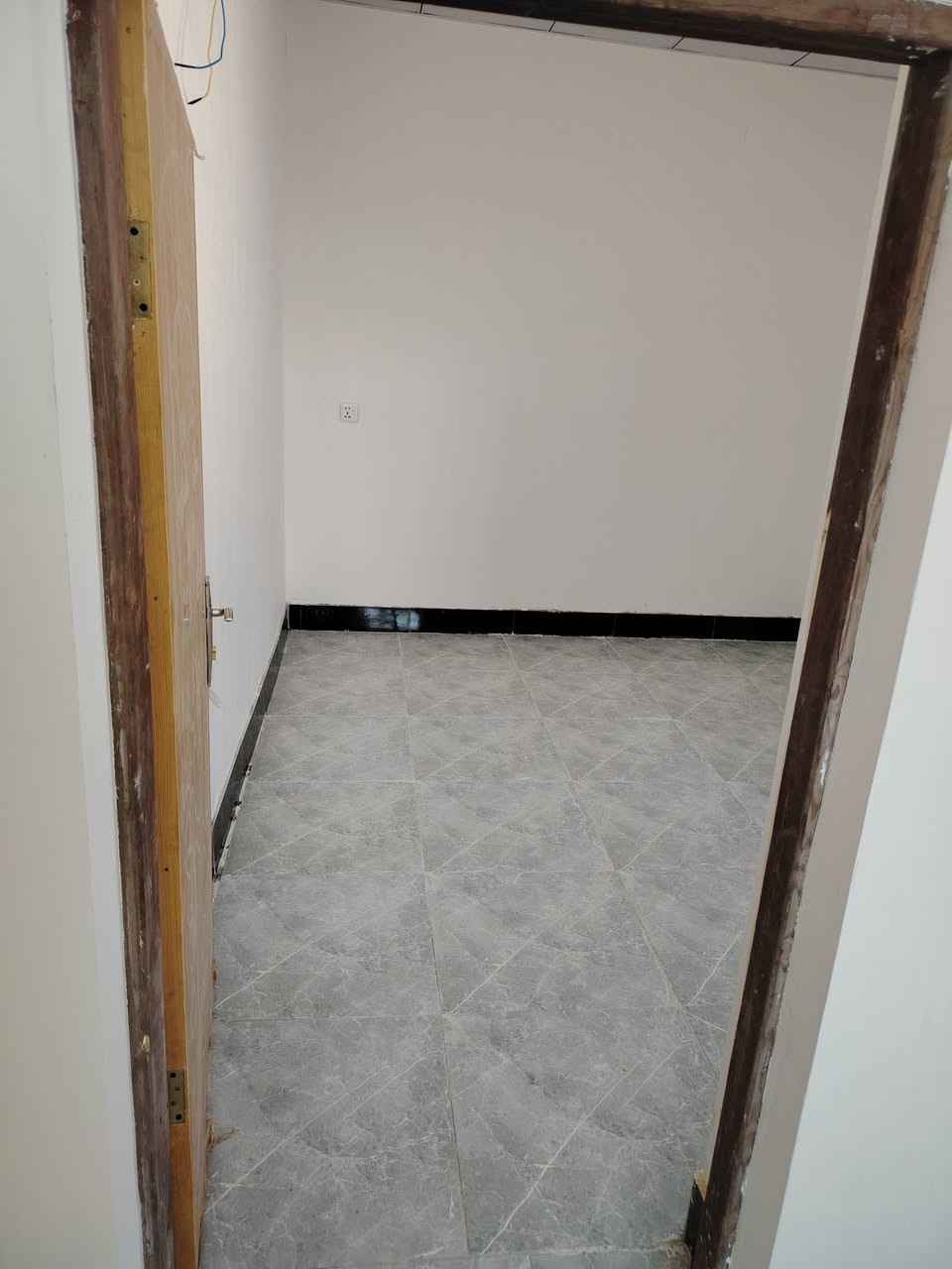 يا الله،،،
شقتين للإيجار غرفه وهول ومطبخ وصحيات مفتوحه شبابيك من كل الجوانب سخان تانكي ماطور ماي،،، جديدة ستوهن كملن مال عائله زغيرة،، المكان،، القشله قرب فلكة البانزين خانه الداخليه رقم الهاتف ***********
