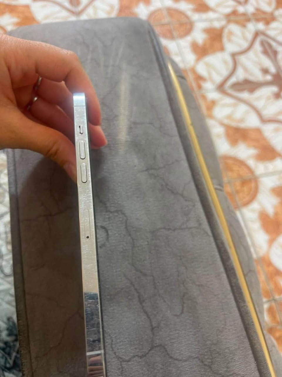 السلام عليكم ايفون ١٢برو ماكس شرق اوسط ممفتوح على فحص جهاز نضيف بطاريه81ذاكره256السعر 450وبي مجال بسيط ***********
