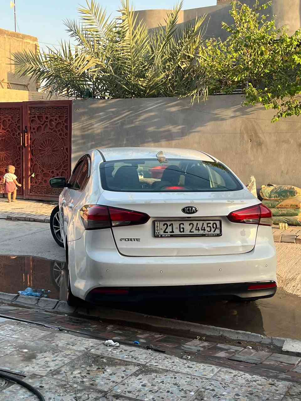 للبيع فورتيي ٢٠١٨ كلش نضيفه قطعتين بيه موصفات معروفه تحكم ستيرن نضام ايكو شاشه كبيره تبريد 🧊 ثلج حداديه كير محرك بشرط كلش حلوه وجديده ماشيه ١١٠  سعر ١٠٠ وبيه مجال بسيط ***********
