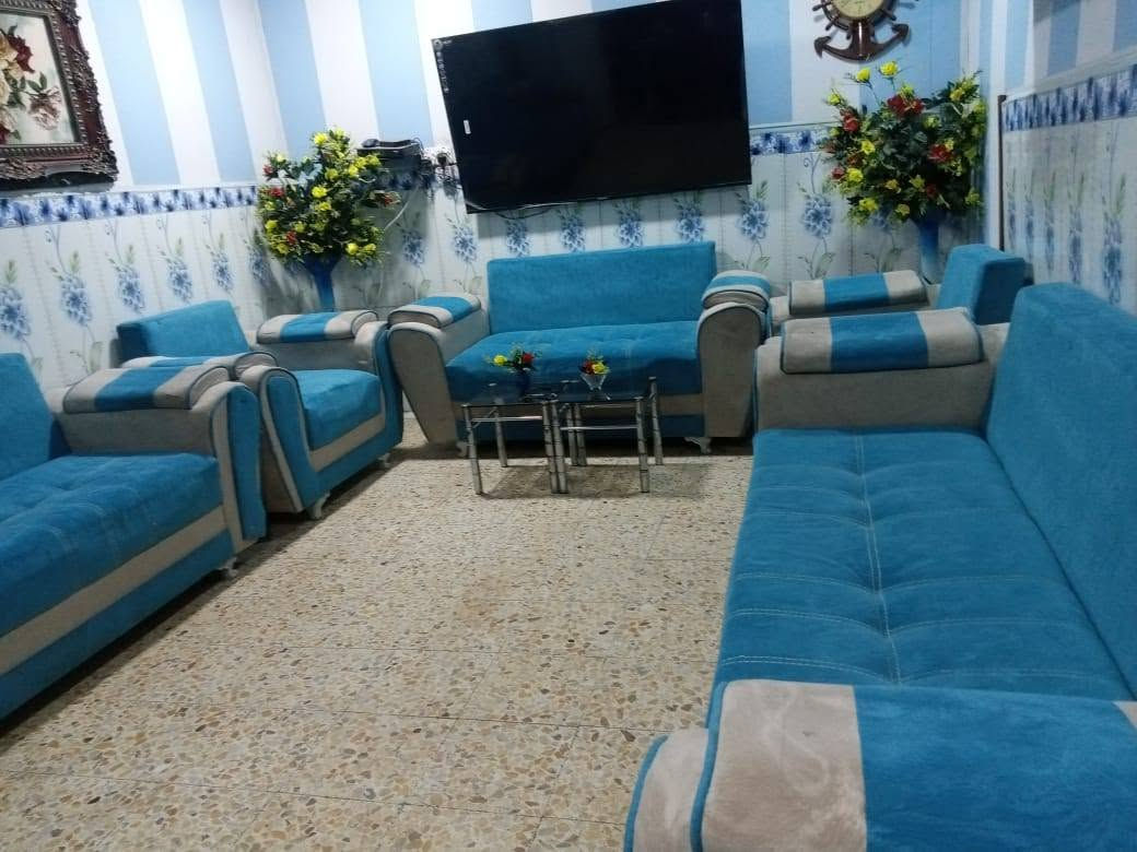 تخم نضيف كلش اخو الجديد اسفنج عالي استعمال قليل السعر 300 وبيه مجال قليل المكان الحيانيه موسى الكاضم عل مستطيل ***********
