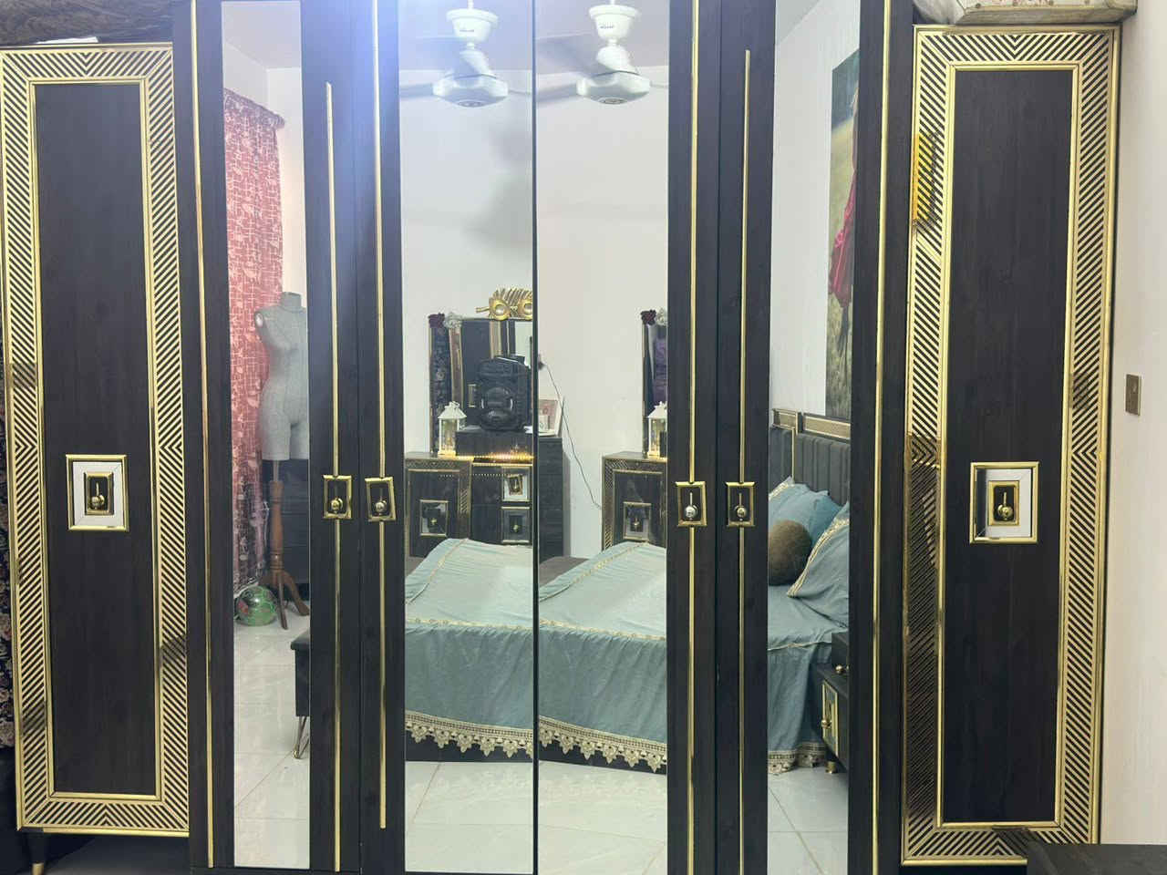 غرفه للبيع 9 قطع نضيفه كلش صار شهرين من اخذتهه السعر 
800 وبيهه مجال ***********
