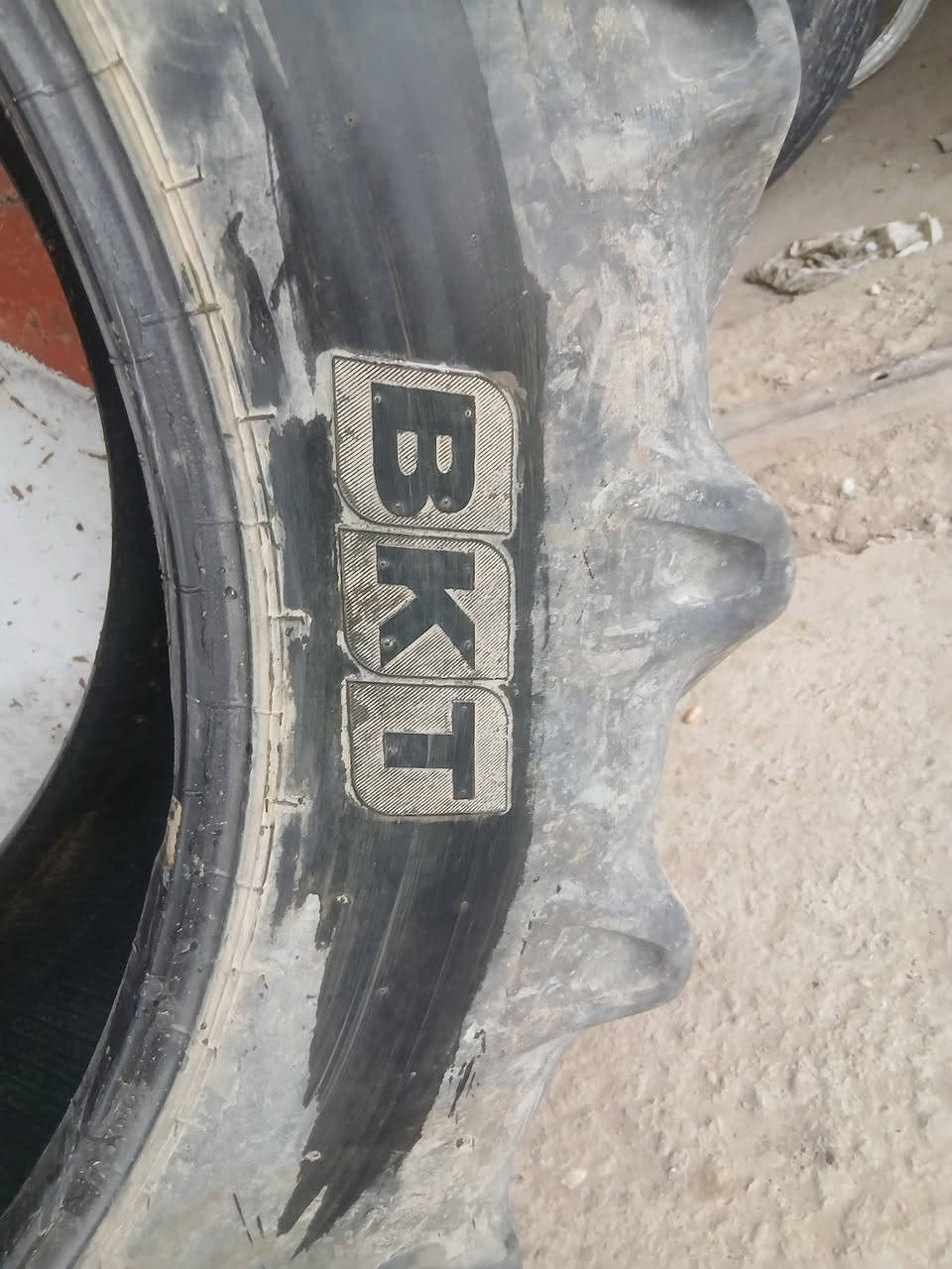 تايرات • ١٦ع • BKT