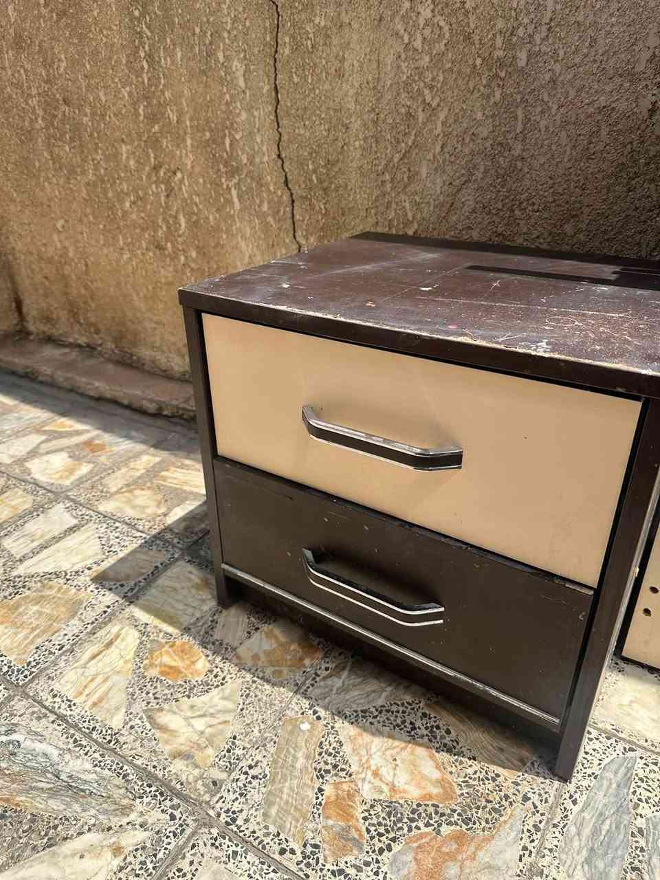 غرفه لبيع بسعر 225 الف سعر دولاب فقط والباقي مع الدلاب لان الديلاب نطيف المكان في الكرخ ***********
