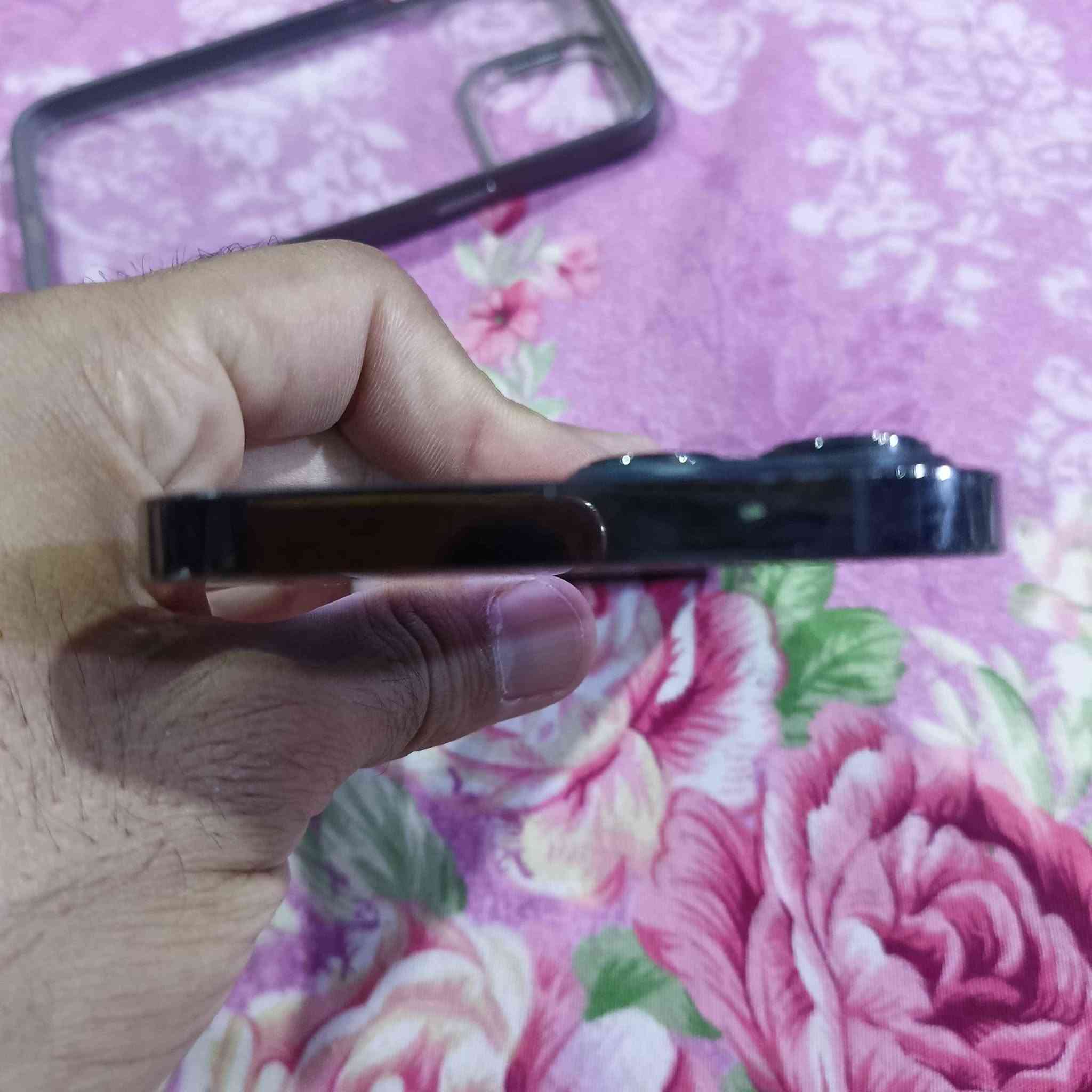ايفون 13برو ماكس بطاريه 97 بحاله جيده وزلغ مابي للبيع ب900وبي مجال عنواني الزبير للاستفسار *********** بلادي ماداخل تصليح ابد فول نظافه تجي وتشوف بعينك الزبير, البصرة
