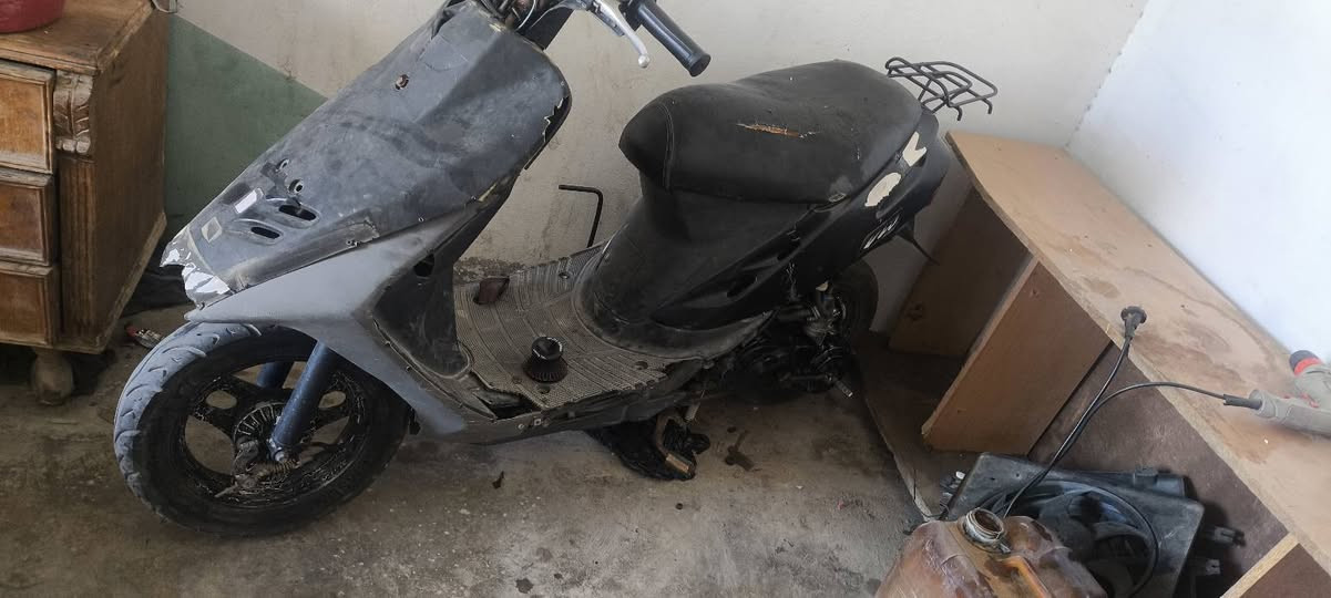 دراجه زمبور للبيع رايدهه 100وبيهه مجال شغاله بس كابريته  يرادله تنضيف  مكاني الحديد حي  أملاك هذا رقمي ***********
