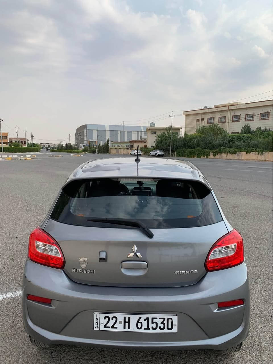 Mitsubishi mirage 2019
‎شاشە.كامیرە.تەحدید سورعە.سوكان ڤۆلیۆم 
‎سەیارەكە ٣ پستۆنە و سیستەمی ئێكۆی هەیە بەنزین زۆر كەم دەخوا
‎٧٤٠٠٠ میل ڕۆیشتوە
‎چاملغی سایێق و نیو بۆنیتی بۆیاغە بێ ژۆرێ بێ ئێرباگ 
‎گێڕ مەكینە تەبرید هەموی بە شەرت 
‎ڕەقەمی نوێیە هەزەی نوێیە سەنەوی تا مانگی ١٠و بە ناوی خۆمە
‎نرخی ٨٢ و مەجالێكی كەم 
***********
‎واتس ئەپ *********** أربيل, العراق
