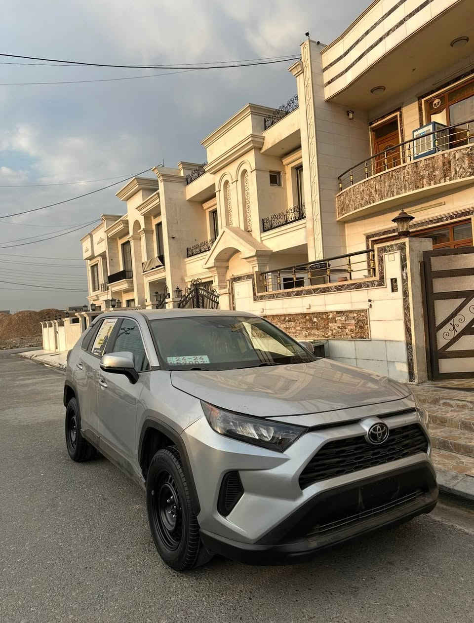السلام عليكم
✨ TOYOTA RAV4 2022 LE AWD ✨
🔹 کارکرد: ٦٦,٠٠٠ km
🔹 باری بەدن:
• کلین داخیڵ بووە (تەنها ١-٢ ساردەکوتی هەبووە)
• لای خۆم تەنها بستێک بۆیاغ لە دەرکەی سایەق
• ئێرباگ نەتەقیوە (بە شەرت)
• ڕەقەم و ژینگەی تازەیە و بەناومەوەیە
🔹 مواسەفات:
▪️ چوار پێشڕەو (AWD)
▪️ ڕاداری پێشەوە + ڕاداری هێڵی جادە
▪️ شاشەی گەورە + کامێرای دواوە
▪️ Apple CarPlay & Android Auto
▪️ مۆدەکانی لێخوڕین (Eco / Sport / Snow / Mud & Sand)
💰 نرخ: $23,500 (235 وەرقە) + مەعامەلە
📍 شوێن: هەولێر
📞 ژمارەی پەیوەندی: ***********
عربی
السلام عليكم
✨ TOYOTA RAV4 2022 LE AWD ✨
🔹 المسافة المقطوعة: 66,000 كم
🔹 حالة البودي:
• وارد كلين (تعديل على البارد فقط)
• صبغ شبر واحد فقط في باب السائق
• الأيرباغ سليم 100% (بشرط عدم التفجير)
• مرقومة وجاهزة للتحويل مباشرة
🔹 المواصفات:
▪️ دفع رباعي (AWD)
▪️ رادار أمامي + رادار تحديد المسار
▪️ شاشة كبيرة + كاميرا خلفية
▪️ Apple CarPlay & Android Auto
▪️ أنظمة قيادة متعددة (Eco / Sport / Snow / Mud & Sand)
💰 السعر: $23,500 (235 ورقة) + مجال
📍 الموقع: أربيل
📞 للتواصل: *********** أربيل, العراق

