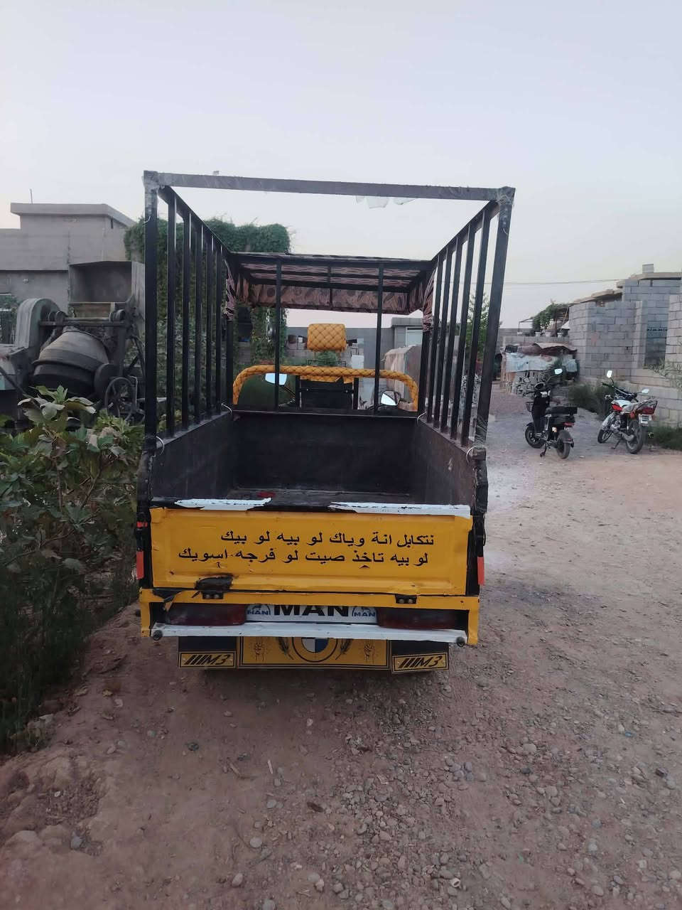 محرك مجفت جديد
محرك شرط لا صرف ولا بخار 
تايرات3كللها جديد 
كهربائيات كلها شغاله 
هورن ابو35 
سعر مليون ونص ييها مجال للشراي 
مكان الحويجة
رقم***********
ادمن وافق
