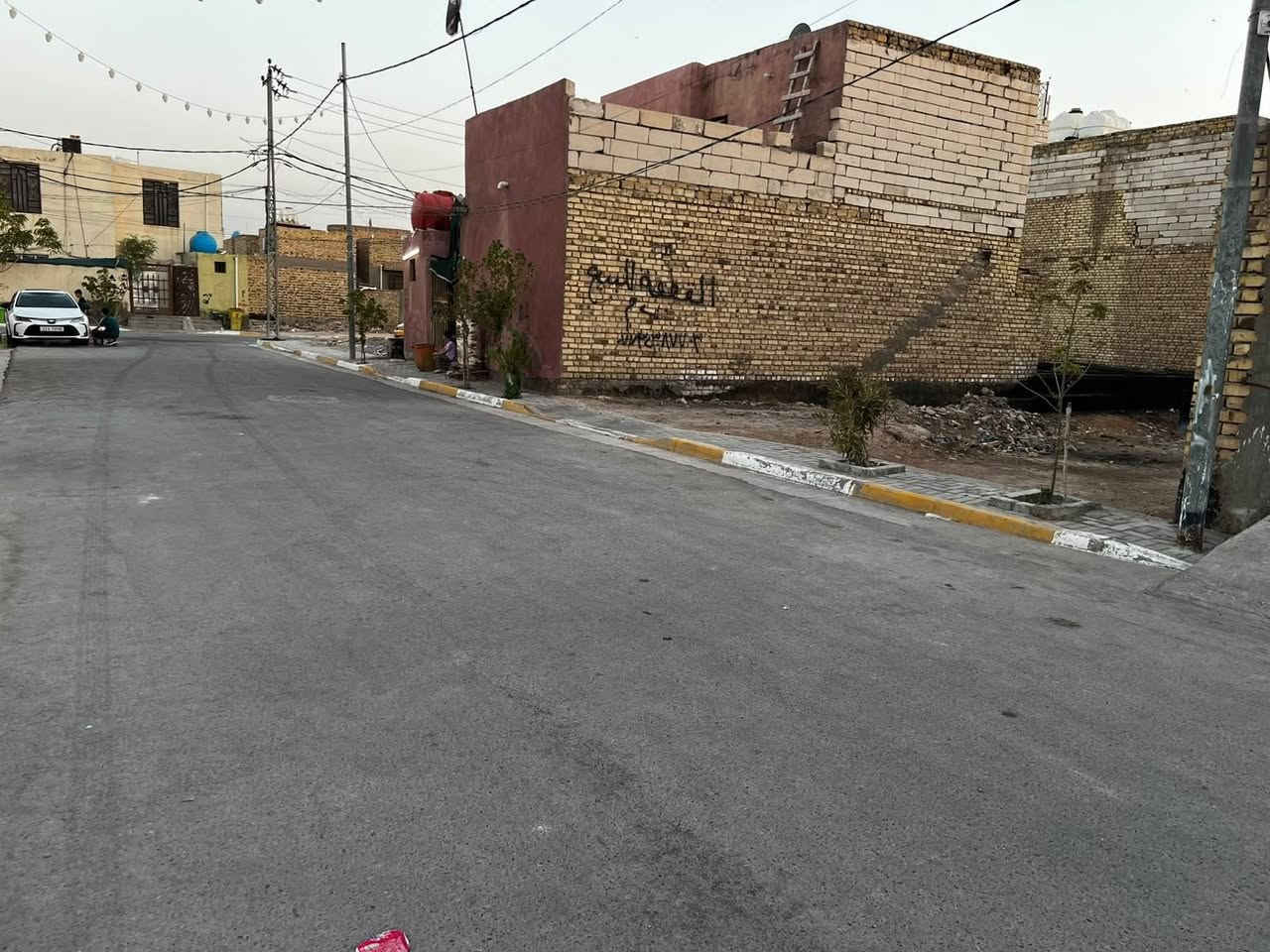 السلام عليكم
قطعه أرض طابو صرف 200متر المكان حي الشرطة الاكاديميه 3 شارع عن الشارع العام  السعر 80 مليون وبيها مجال رقم الهاتف ***********
