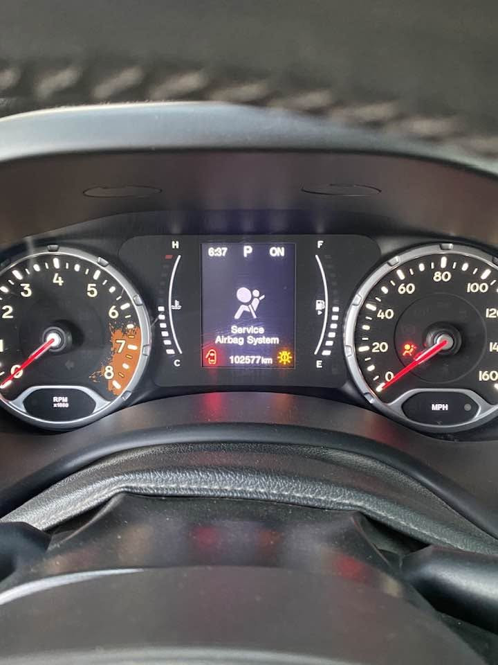 سلام عليكم 
Jeep Renegade
موديل 2018 
مكينه 2400 المرغوبه 
ممشه السياره 105000 الف Km
لون اسمنتي مميز 
رقم بغداد باسمي السياره 
حادث السياره جنطه مبدله اصليه نفس الون وهنا بالعراق انطخ الجاملغ الامامي وصبغته نص 
السياره بدون اي دواخل 
مواصفات 
بصمه   بصمه ابواب  تشغيل عن بعد 
مثبت سرعه 
شاشه كبيره 
كامره 
قماره كشف 
كشنات مخمل
تخم تايرات جديد مصار اسبوع من شادهن
السياره كلش حلوه ونظيفه ومناقصها اي شي 
مكان السياره بغداد شارع فلسطين 
سياره رايدها 108 $ وبيها مجال 
***********
