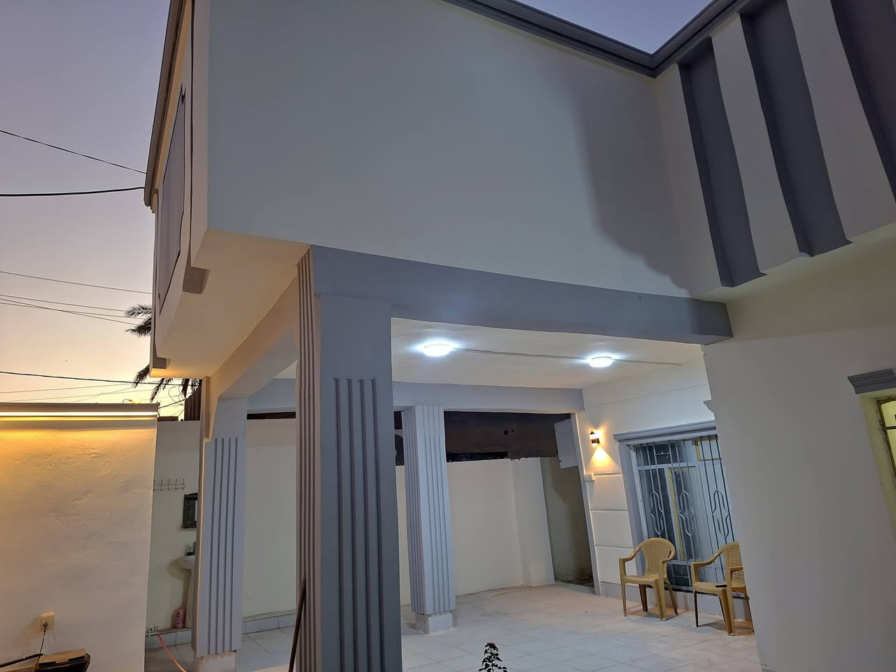 دار للبيع
🏡 دار للبيع (طابو ملك صرف) – تحويل مباشر 🏡
📍 الموقع: حي العسكري – خلف محكمة المحاويل.

📐 المساحة:
• السند: 250 متر مربع
• واقع الحال: 262 متر مربع

📜 السند والملكية: طابو ملك صرف (تحويل مباشر).

✨ تفاصيل البيت:
• 4 غرف نوم
• استقبال + كليدور
• صالة داخلية
• مطبخ
• صحيات داخلية + صحيات خارجية
• حديقة
• منور يدور حول البيت بالكامل

🔨 حالة البناء:
البيت مجدد ومرمم بالكامل (تأسيسات الماء، المجاري، والكهرباء والأرضية، حديثة وجاهزة 100% ولا توجد فيه أي ملاحظة)، النقص فقط سيراميك الطابق الثاني.

📞 للتواصل والاستفسار:
• الاتصال على الرقم: ***********
