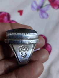 للبيع محبس فظه ثقيله صباغه مسلم حجم كبير وراهي متوج بحجر العقيق اليمان...