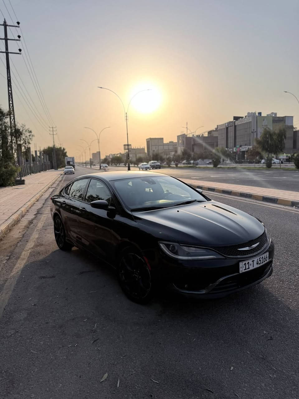 السلام عليكم 
كرايسلر c200 2015 2.4 للبيع 
رقم بغداد باسمي مواصفات S
شاشة كبيرة 
عدادات اوباما 
تبريد خلفي 
شفتات سترين 
دبل اكزوز 
بيه منضومة لايت عدسات 
حادث جاملغ و بنيد و بيه بارد عندي سونار اله 
كير و مكينة كفالة التبريد نقص غاز فقط المنضومة جديدة لكن بدلت راديتر و انثقبت صوندة التبريد 
بيه نقوصات بسيطة اتصل و ابلغك بيهن 
السعر 90 و بيه مجال 
مكان السيارة النجف 
***********
