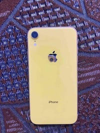 ايفون XR • ٦٤ • سواد بالزاوية