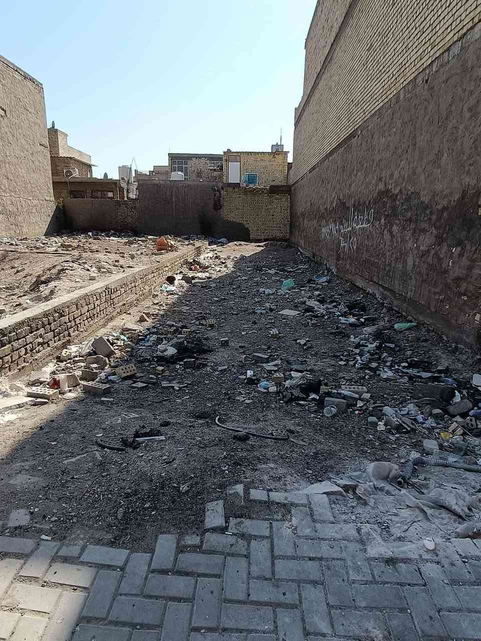 السلام عليكم قطعه ارض للبيع مساحه 125 متر عرض 5 نزال 25 المكان حي السفير قرب صوره السيد فرع مولد ابو فهد حسون للاستفسار ***********
