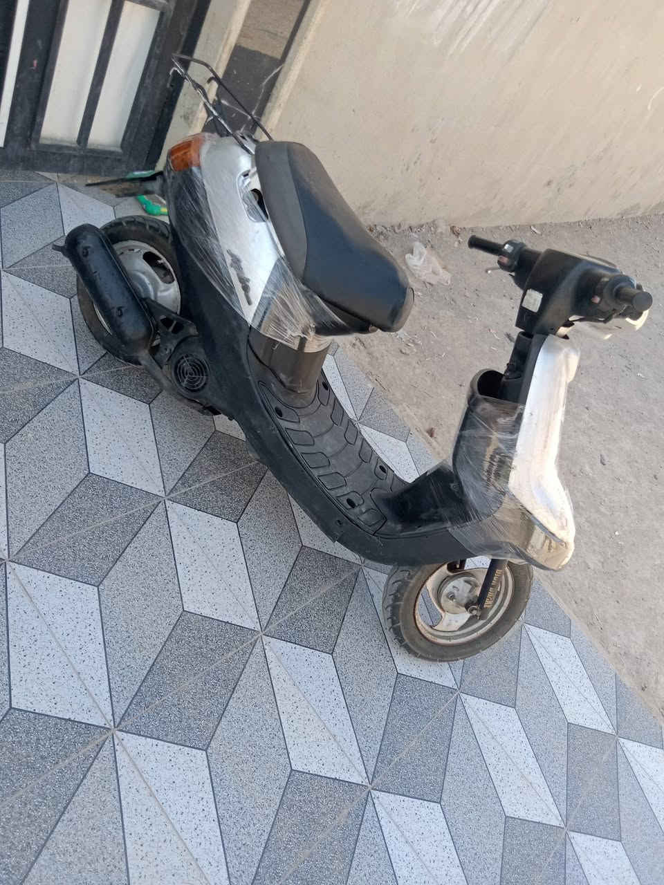 سلام وعليكم ماطور✅ بوتين تحريكه معدل🚀 زينه شغال وجاهز كهربائيات كلها شغاله سلف شغال🛵 المحرك معمر بستن فقط مكاني موصل الأيسر✅ ***********✅ وتساب كورك📱📱
***********✅✅
