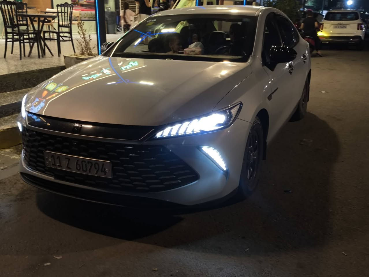 السلام عليكم للبيع او للمراوس BYD كن بلاص 2025 هايبرد  للبيع السياره طلعته
شاحنة اصلية مع كماليات وارضيات
ماشية 40الف  
مواصفات 
1 شاشه 
2 تحكمات استيرن 
3 مثبت سرعه
4 تشغيل عن بعد دخول ذكي 
5 بصمه 
الملاحضات 
طخا بداية البنيد و طخة خفيفة جاملغ امامي ودحجة جاملغ خلفي واصبع بداية باب خلف السائق لمعرفة التفاصيل
الاتصال ***********

السعر 120 ورقه وبيها مجال بسيط الشراي
