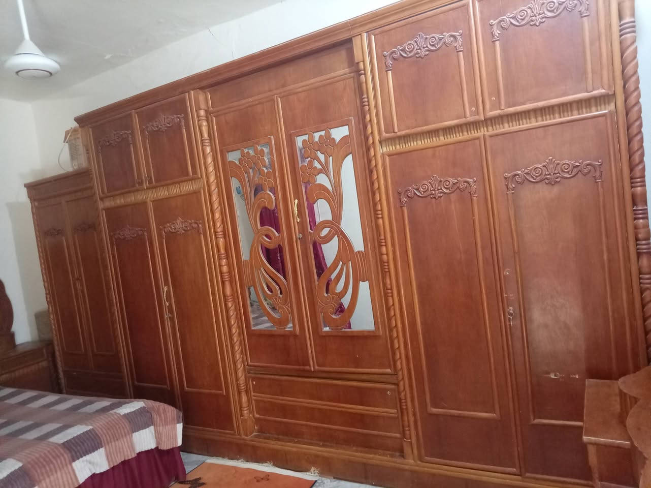 غرفه نوم صاج عراقيي تسكام ثقيل
٦ باب
***********
بيه واتساب وسعر مناسب
