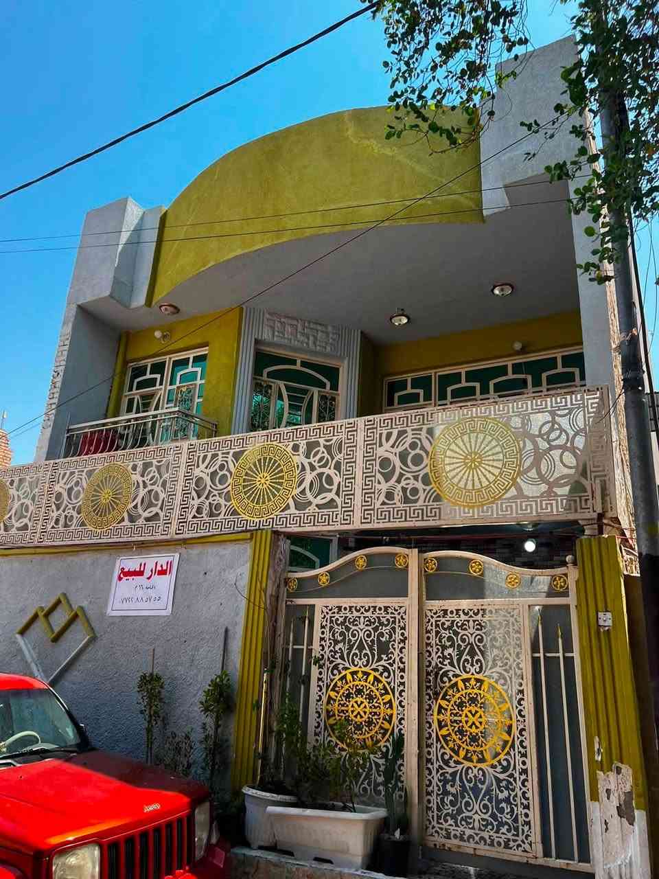 الدار للبيع المساحة 160 متر قطاع العاشر يحتوي البيت على كراج وثلاث غرف وحولي ومطبخين حار وبارد وترك خلفي وصحيات 3 والطابق الثاني يحتوي على 4 غرف نوم وحولي وصحيات وبيتونه وسطحين بناء حديث وسند بأسمي ***********
