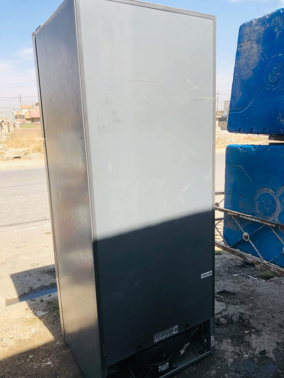 السلام عليكم ثلاجه اخو الجديد شغاله بس يعوزها تصليح ابيعها فحم سعرها 60 بيها مجال بسيط حك جيتك عنواني يارمجه الشماليه مقابل جامع نداء الرحمن 
  
متواجد واتساب فقط  مراسله ***********
