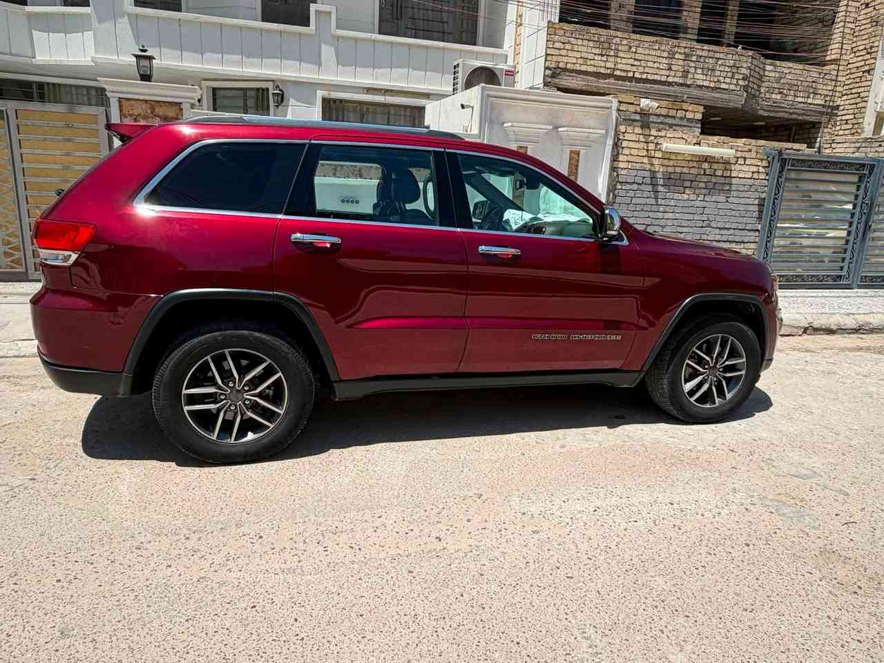 جيب 2019 وراد امريكي رقم بغداد باسمي لمتدد بلاص اعله مواصفات فول
بيع او مراوس 
حادثه باب خلفي مبدل اصلي جاملغ بارد فقط 
ماشيه 84 محرك وكير كفاله 
مكانه بغداد الكرخ 
***********
