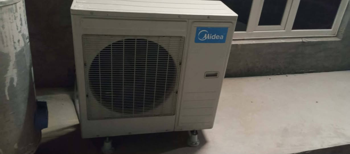 سلام عليكم سبلت حافض 3طن عل فحص شقال بروده ثلج سعر 550  ول ميديا شقال عل فحص بروده ثلج 3طن سعر 650 مكان براهيم بن علي لستفسار علا رقم ***********

