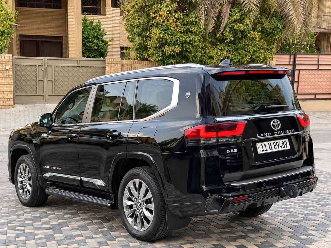 تويوتا لاندكروز موديل 2025 بلاك ادشين
الفئة: VX Limited S (بلاك اديشن)
وكالة تويوتا العراق ضمان شركة ساس مغلفة ppf 
Limited S Black Edition
 🔸موديل 2025
 🔸عداد المسافة 17700
🔸كشنات الامامية كهرباء + تبريد 
🔸كشنات صف الثالث كهرباء 
🔸بصمة + تشغيل عن بعد 
🔸فتحة سقف 
🔸ثلاجة 
🔸3 شاشات 
🔸صندوق كهرباء
🔸8 ايرباك 
🔸اضوية led + كشافات 
🔸شاحن لا سلكي 
🔸فول تحكم ستيرن 
🔸تدفئة تبريد قطعتين 
🔸حساس امامي و خلفي 
🔸🔸     مرقم بغداد    🔸🔸 
🔶رادار مع توقف ذاتي 
🔸كامرات 360

🟥ضمان خدمة مجانية لمدة ٤ سنوات أو 80,000 كم 
بيها ملاحظتين بسيطات جدا
صبغ بمقدمة البنيد نتيجة شخط
تعديل بارد بمقدار 10 في داير الجاملغ الخلفي

للاستفسار الاتصال ***********

