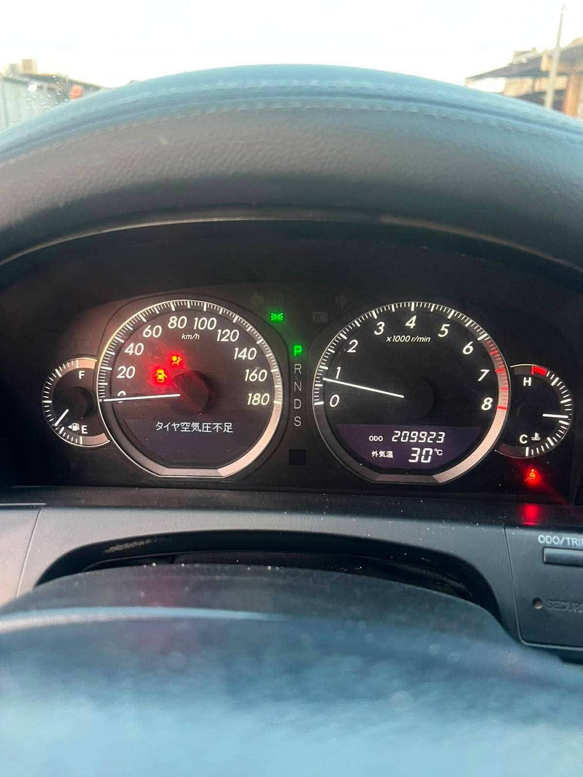 TOYOTA CROWN MAJESTA
للبيع تيوتا ماجستا. سونار مرفق بالصور

رقم  بابل قرار 102 تسجيل جديد  شرط المداور ثاني يوم 

السياره فول مواصفات 5 دكم
  
✅ محركها V8 الحجم 4300.

✅ كشنات بيجي  

✅ تبريد امامي خلفي3قطع.

✅فتحه بلسقف

✅ 3قطع بردات خلفيه.

✅ اربع كشنات كهرباء.

✅ 3برده خلفيه وجانبيه كهرباء اصليه.

✅ 5بصمات ابواب+بصمة تشغيل+ صندوك شفط 

✅ كشنات خزن ميموري.

✅ كامره خلفيه 

✅ ثلاجة

✅ مري ترحيب عند الاقتراب.

✅ ستيرن كهربائي

✅ مري كهرباء.

✅ تحكم ستيرن+كروز تثبيت سرعه.

✅ جنطه جكات كهرباء شفط.

✅ سياره مال جناي 
 وباقي المواصفات المعروفه لل5دكم.

العنوان  بابل المحاويل
***********

السعر.180

نص مكتوب في الصور:
- الخميس
