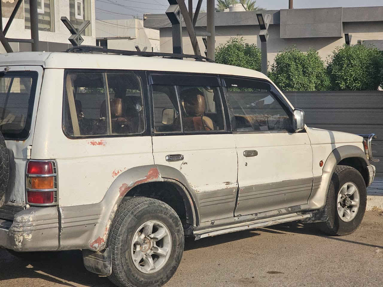 السلام عليكم اخوان باجيرو موديل 94  يسرى بلاد محرك 3000 ففتي بطل الاسود التبريد شغال  يشهد الله ورسوله راديتر تبريد بطل  وغاز شهر الثامن جبتهن بالجيس اضافه لراديتر المي بنهاية الثامن اشتريت جديد  كامله وبالعافية مقدما السعر 45 وبيها مجال للطيبين  ***********
ملاحظات ..1 المنشور يحتوي على مقطع فيديو وعلى صور الخياسات 
2 التبريد شغال بس القطعه الأماميه الخلفيه الفان شغال بس هوه مابيه تبريد 
3 محرك بداية التشغيل بيه صوت تلث ثوان ويروح يشهد الله ورسوله من اشتريتها لحد هاي اللحظه مبي شيء وهواي صرفت عليها ومن تجي تقتنع تطلع بيها عيب منا منا فدوة الك اوكعلك واهم شيء مرضاة الله ومو باجر تحجي عليه وتصير ذمه اخي
