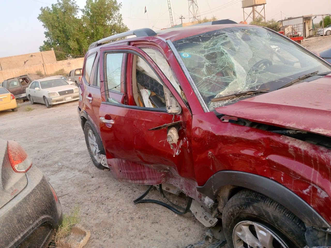 السلام عليكم الله يجفيكم الشر سويت حادث 
ابيع ع هاي الحطه الصور كدامك سياره بسمي تحويل ثاني يوم السعر اتصل وتدلل ***********
