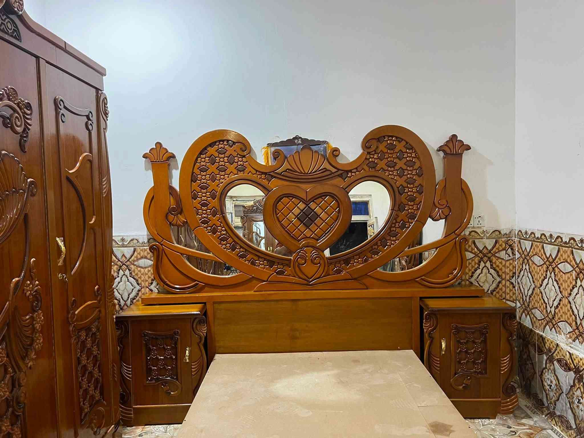 غرفه صاج داخل وخارج شريطي ام السته جديده زلغ مابيه سعره 850 مكان سوك الشيوخ 
***********
