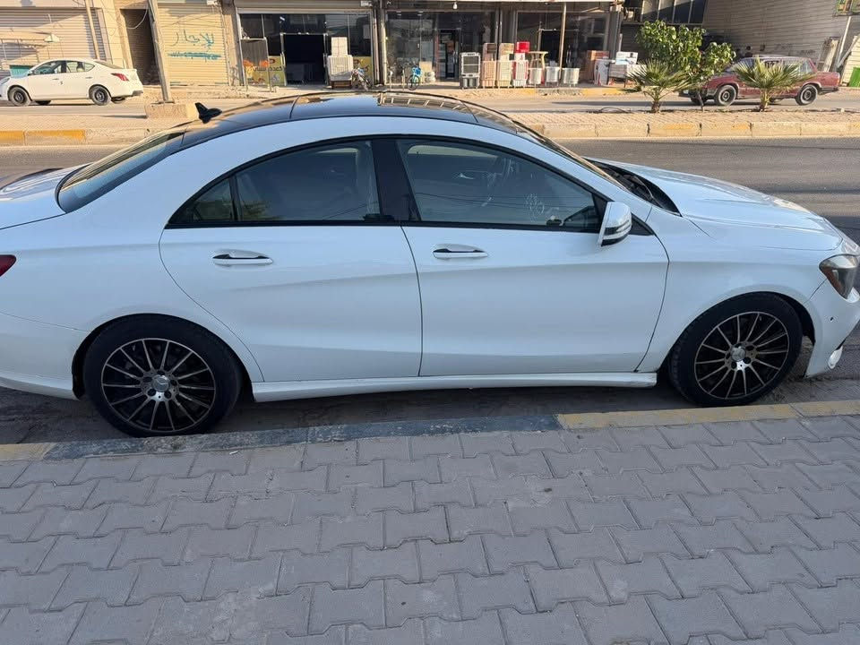 السلام عليكم ورحمة الله وبركاته
للبيع: مرسيدس CLA250 (كت AMG)
 الموديل: 2018
 المسافة المقطوعة: 96 الف كيلو
 اللون والداخلية: داخل بيجي ملكي بحالة ممتازة جداً
المواصفات (فول الفول):
 بانوراما يحتاجله تبديل عتلات فقط الماطور شغال
 شاشة كبيرة + بصمات
 كشنات جلد + تدفئة وكهرباء
 رادارات وباقي مواصفات الفول المعروفة
حالة البودي والضرر (وارد أمريكي):
 صبغ جاملغ، بنيد، ونصف باب خلف السائق (في أمريكا)
 بدون دواخل نهائياً
 شواصي سليمة 100%
 إيرباك سستم (شغال وسليم)
المكانيكية:
 كير ومكينة وحدادية بشرط الفحص والشرط
رقم الشاصي: ⁠wddsj4eb7jn647092⁠
السعر: 165$
للاستفسار والتواصل:
 اتصال / واتساب: ***********
العنوان: كربلاء المقدسة
