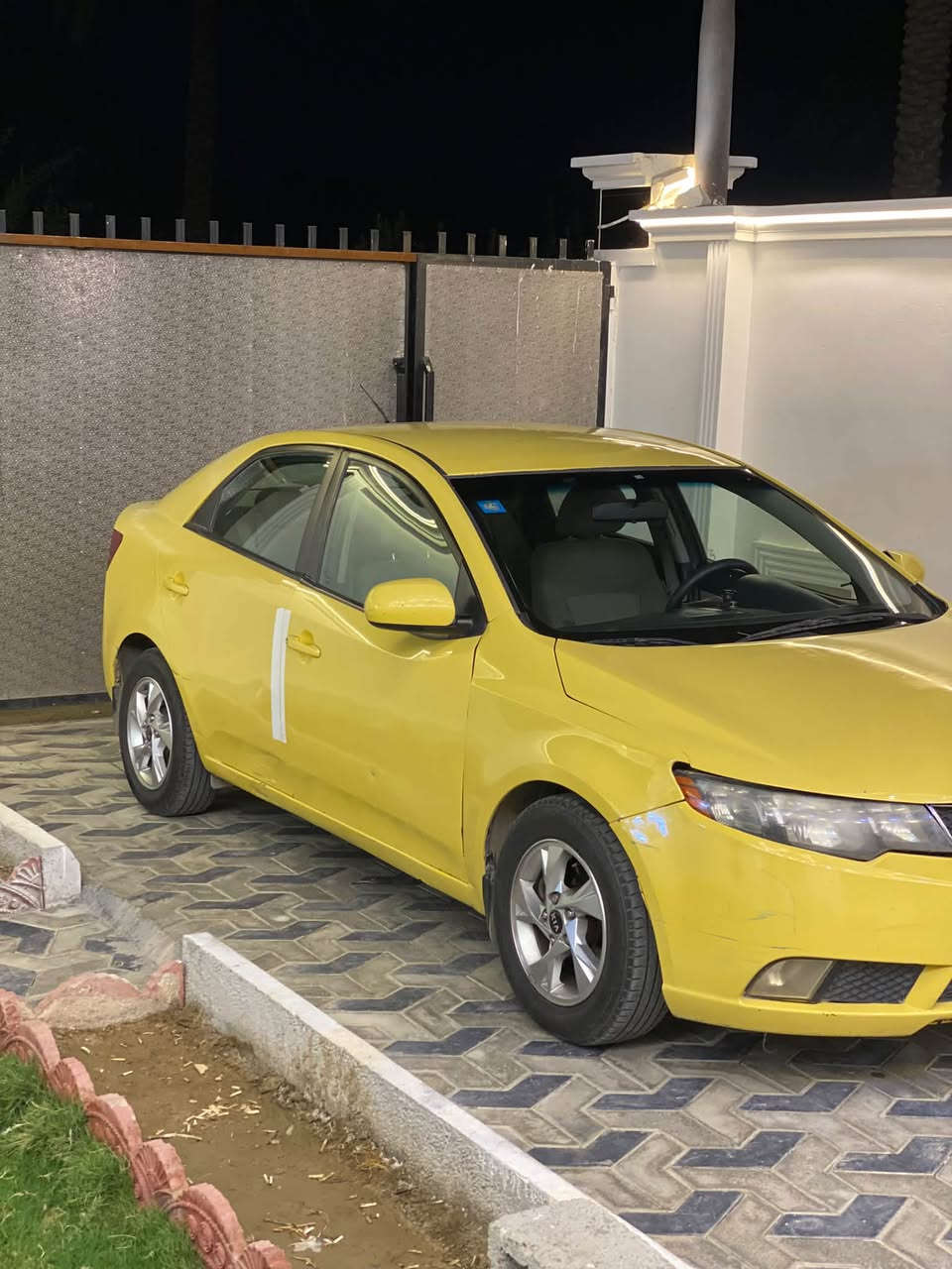 السلام عليكم
كيا فورتي 2013للبيع 

المحرك 2000 دوش 

التبريد ثلج 

حادثها جاملغ امامي وباب السايق 

السياره رقم بغداد الجديد السنويه بسمي التحويل ثاني يوم 

السعر 85 وبيهه مجال أشويه 

الموقع بغداد /البياع 

الاتصال/ ***********
