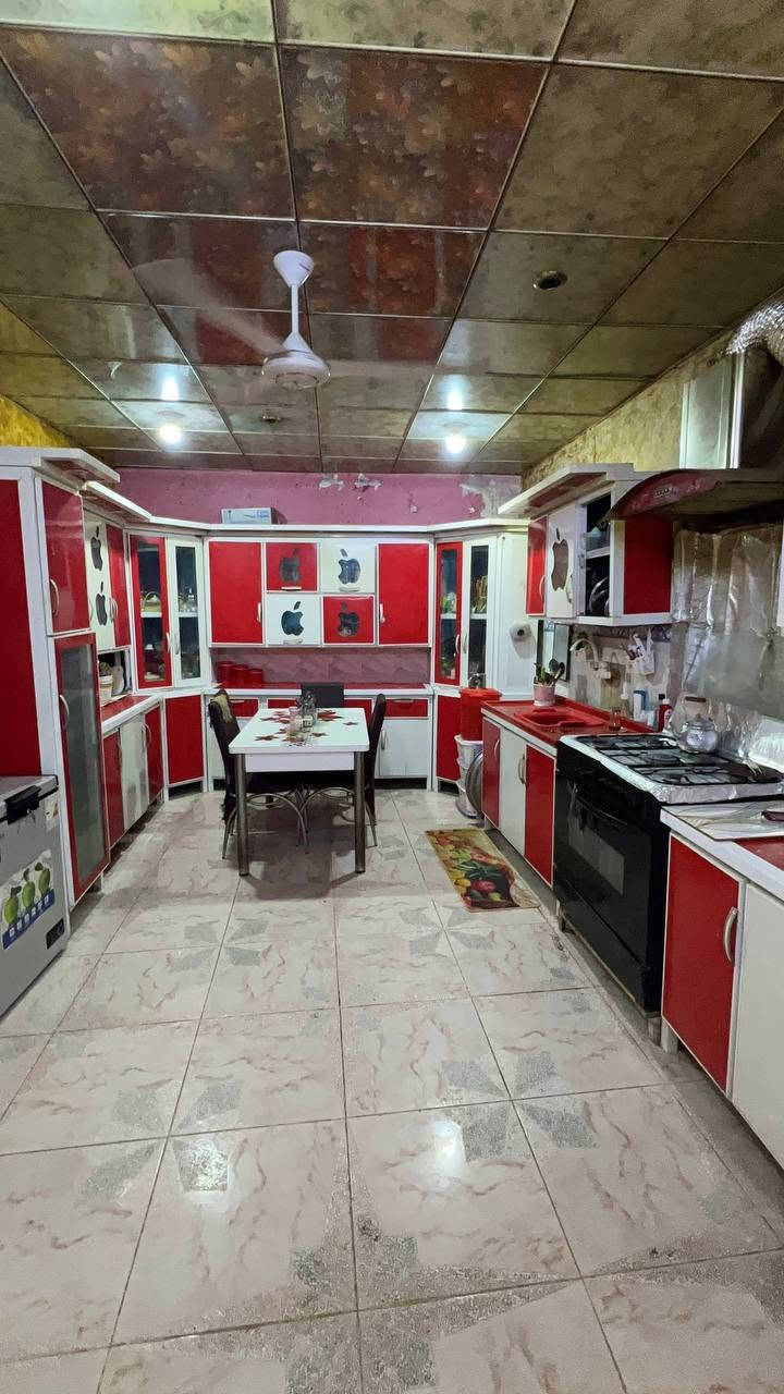 #دار سكن بنظام الطابقين #بمساحة ٢٠٠ متر
#نوع العقار/ طابو صرف عرصه تحويل مباشر 
…
#السعر المطلوب  130 مليون وقابل للتفاوض 
#مع الاثاث والصالون النسائي 
…
#الطابق الارضي يحتوي على 
#غرفتين منام/صاله/استقبال/مطبخ/صحيات داخليه وخارجيه/صالون نسائي /كراج مسقف 
#الطابق الاول يحتوي على 
غرفتين منام/صاله/مخرج سطح
…
#الموقع 
#ابي الخصيب_الطريق الوسطي_قرب المستشفى الصيني 
يبعد مسافة ٥٠ متر عن الوسطي ومسافة ١٥٠ متر عن سايدين العوجة 
…
#للأستفسار 
***********
