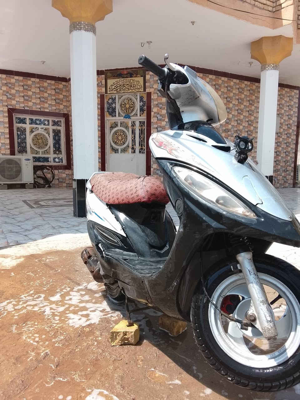 ذبانه كامكو نضيفه البيع السعر 300وبيه مجال رقم  ***********
