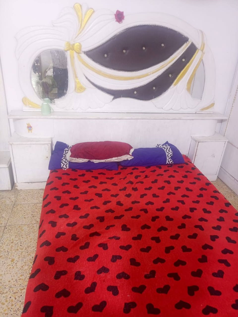 السلام عليكم.. عندي غرفه للبيع سعره مناسب 200الف كربلاء الحر الرياحي حي العسكري اتصال ***********
