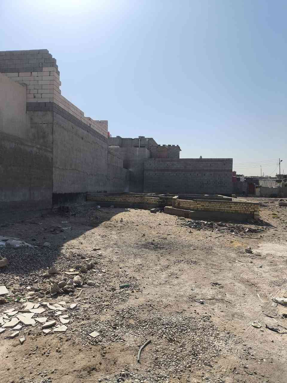 اخوان عندي قطعه مبنيه بتلو كامله
ب ابو الخصيب منطقه عويسيان قريب على جامع عويسيان علداخل 
البتلو 2 غرف نوم 2 صاله 1مطبخ 1ديوان مشتملات داخليه حمام تواليت كراج جبير القطعه مساحتها 300 متر والبتلو الي مبني مساحته 200 بعد قريب عليها السوك والمدارس 
السعر 80 وبيها مجال للشراي 
للاستفسار اكثر تواصل على الرقم 
***********

