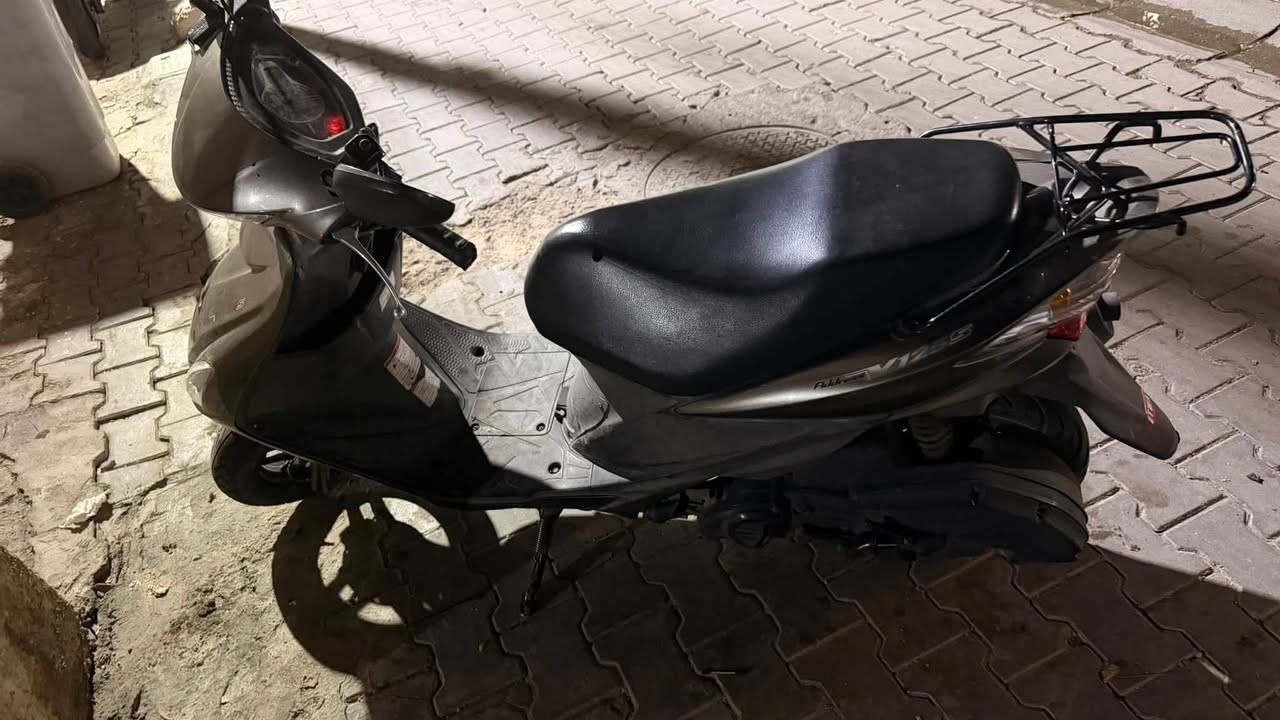دراجه ادرس جكليتي لمتيد 
حساس ستاند 
تدفئه يدات وكشنات 
ماشيه 34 الف 
دراجه صارلها شهر طالعه من المعرض 
***********
