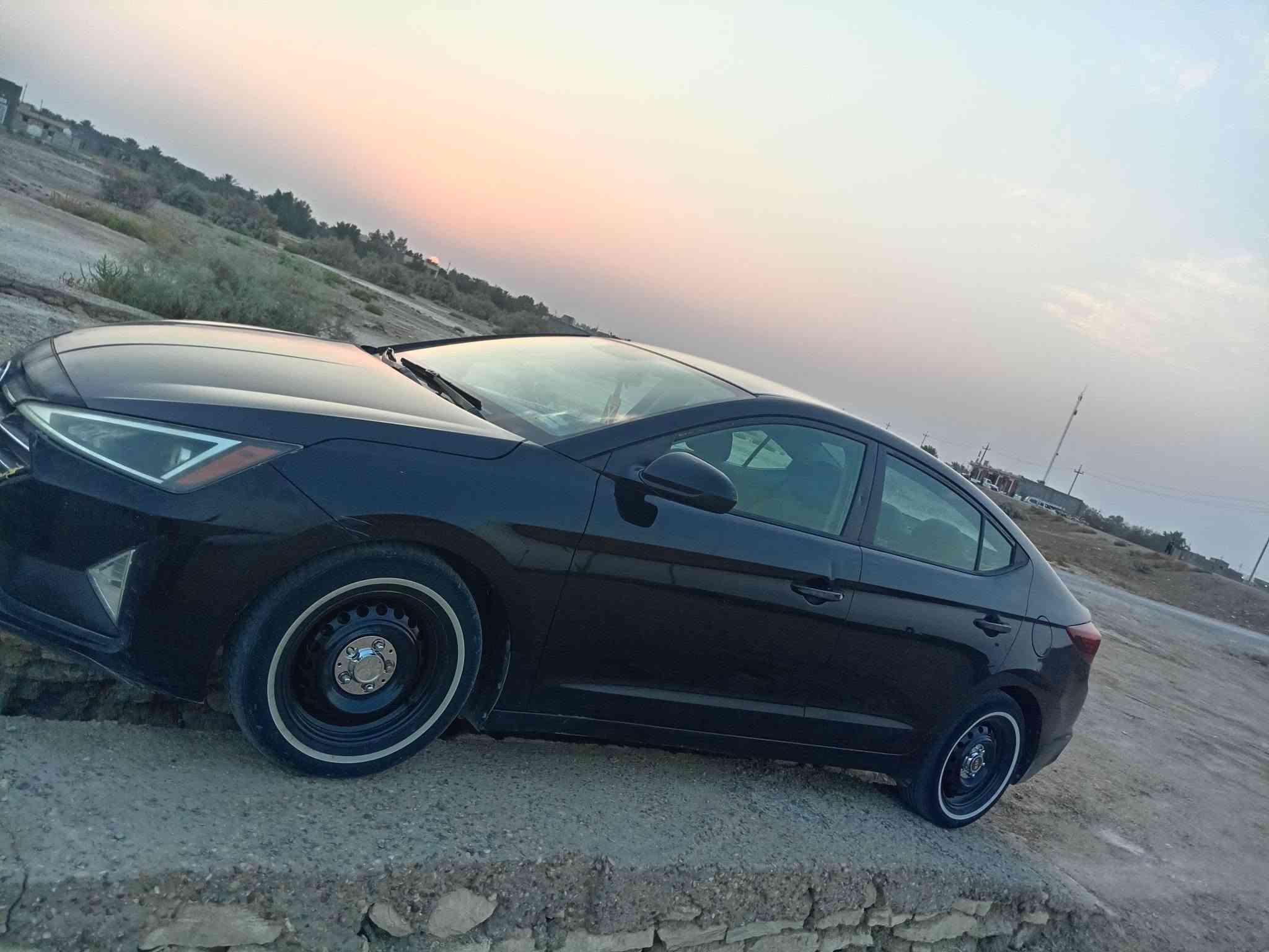 النتره ١٩ حره بسمي اريد مروس بتكسي بيه جملق فقط *********** مكان سماوه

نص مكتوب في الصور:
- اخ من هل عالم البائس Abdullah Alshbli