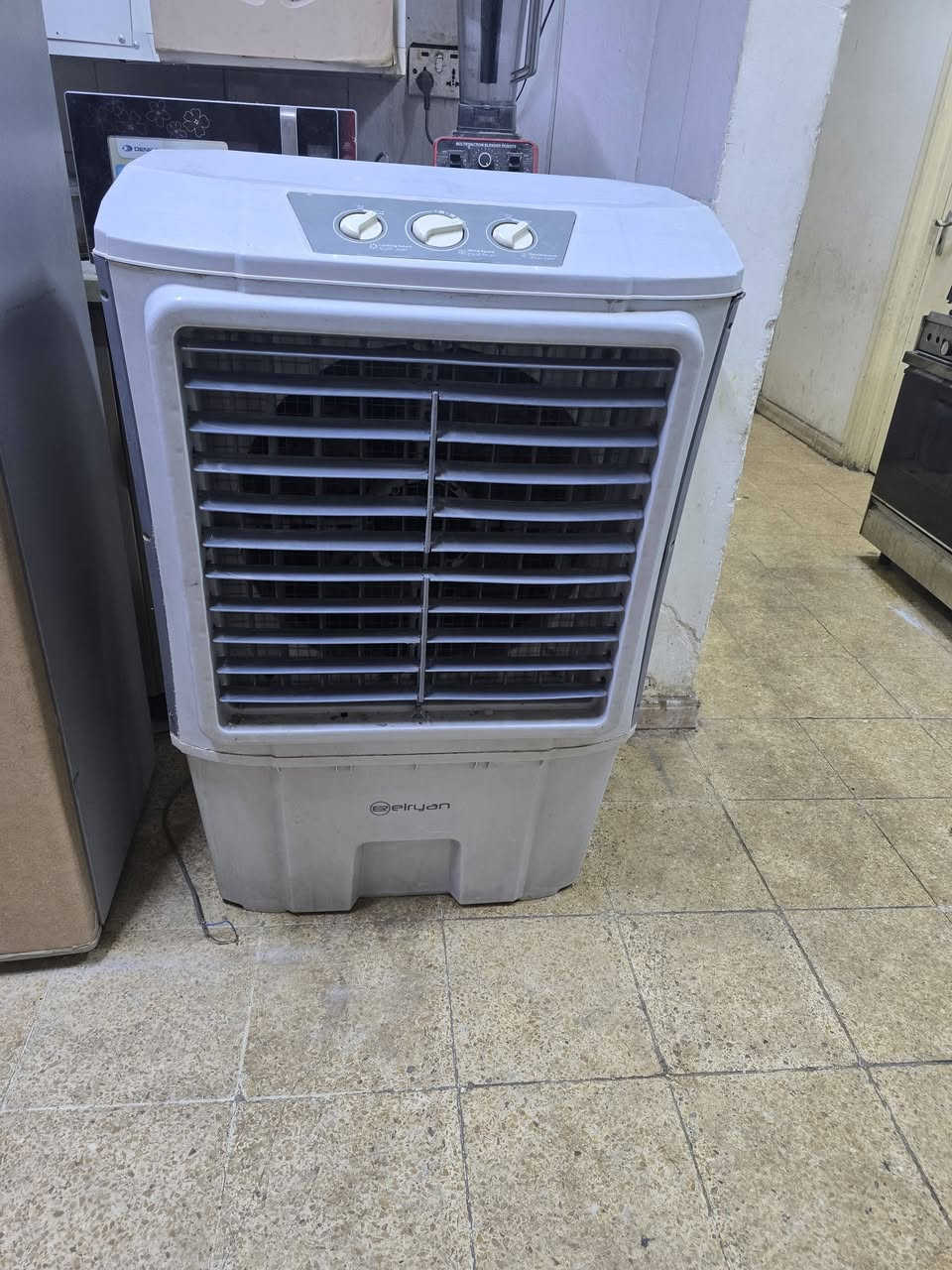 مبرده ام الخرطوم جديده حجم كبير قفل 175 مبرده وسط قفل 50 غساله ال جي غسل وتنشيف اصليه نهايته 65 صوبه مال باله نهايته 20 ثلاجه 4 بوب جبسون ثلج جوه مجمده وفوك ثلاجه نهايته 200براد ماء ثلج حار وبارد يس شويه من صفحه من جوه بي خياس نهايته قفل 25 ليحب يتصل ***********
